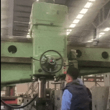 Action Testing and Operation of Heavy-duty Radial Drilling Machine Z30125 at Customer Site